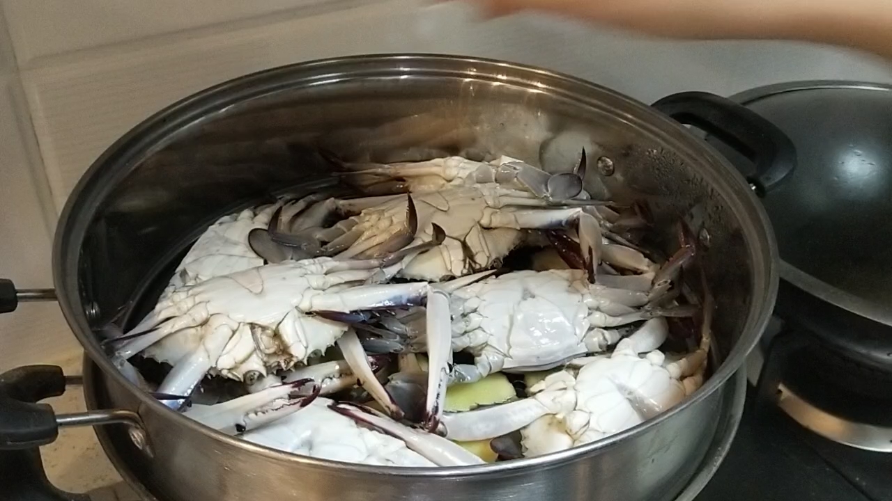 鮮美肉厚的清蒸飛蟹的做法-咸鮮味蒸菜譜