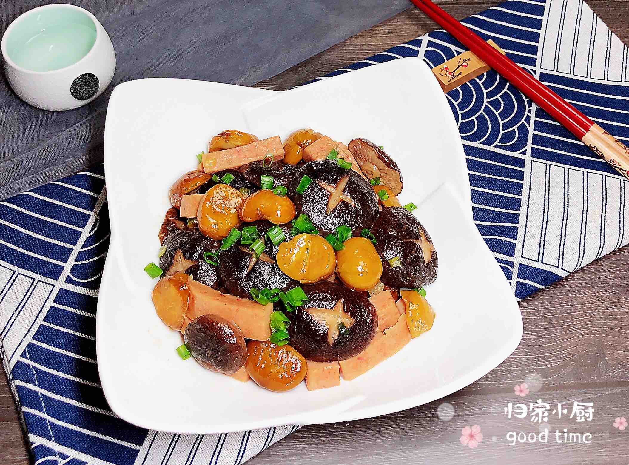 板栗香菇火腿（10分鐘快手菜）的做法-咸鮮味炒菜譜