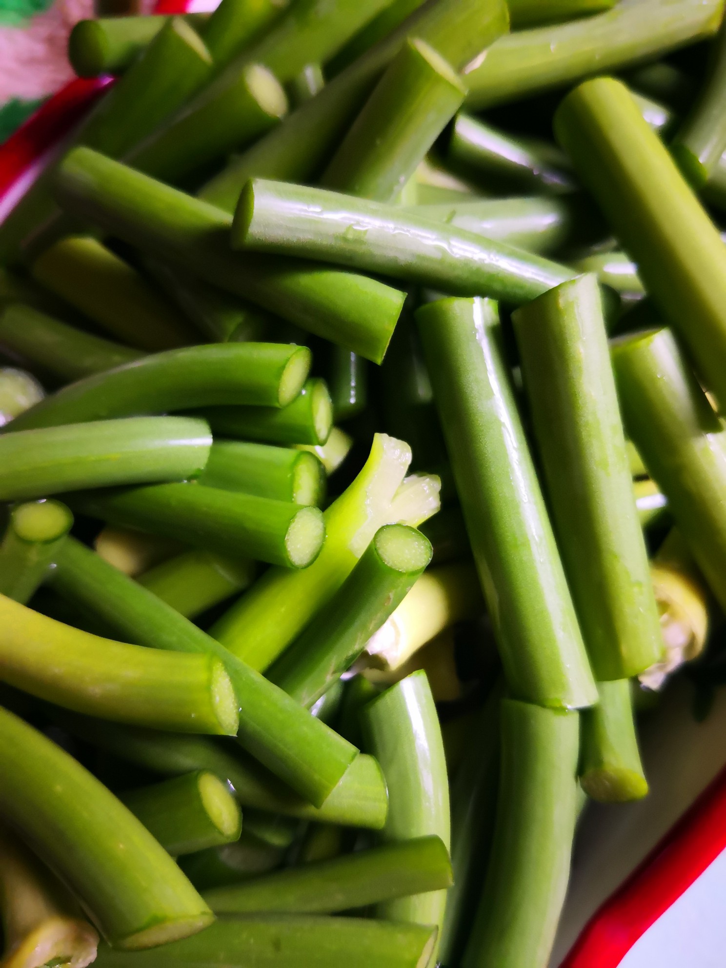 排骨肉炒蒜苔的做法-家常味炒菜譜