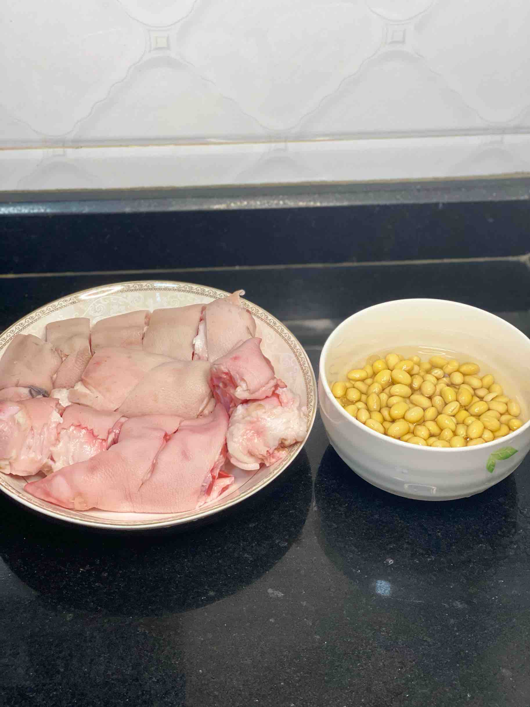 超香醬豬蹄，Q彈會(huì)抖臀?這樣燜，一鍋都不夠的做法-家常味燉菜譜