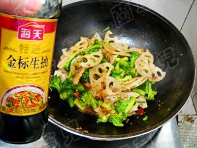 干鍋西蘭花藕片的做法-家常味炒菜譜