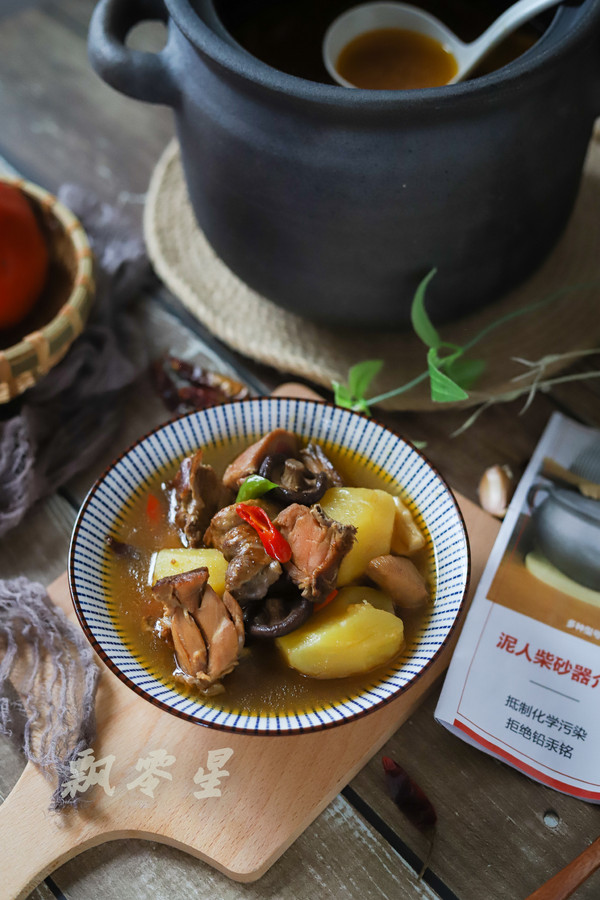 香菇土豆臘雞煲的做法-家常味燉菜譜