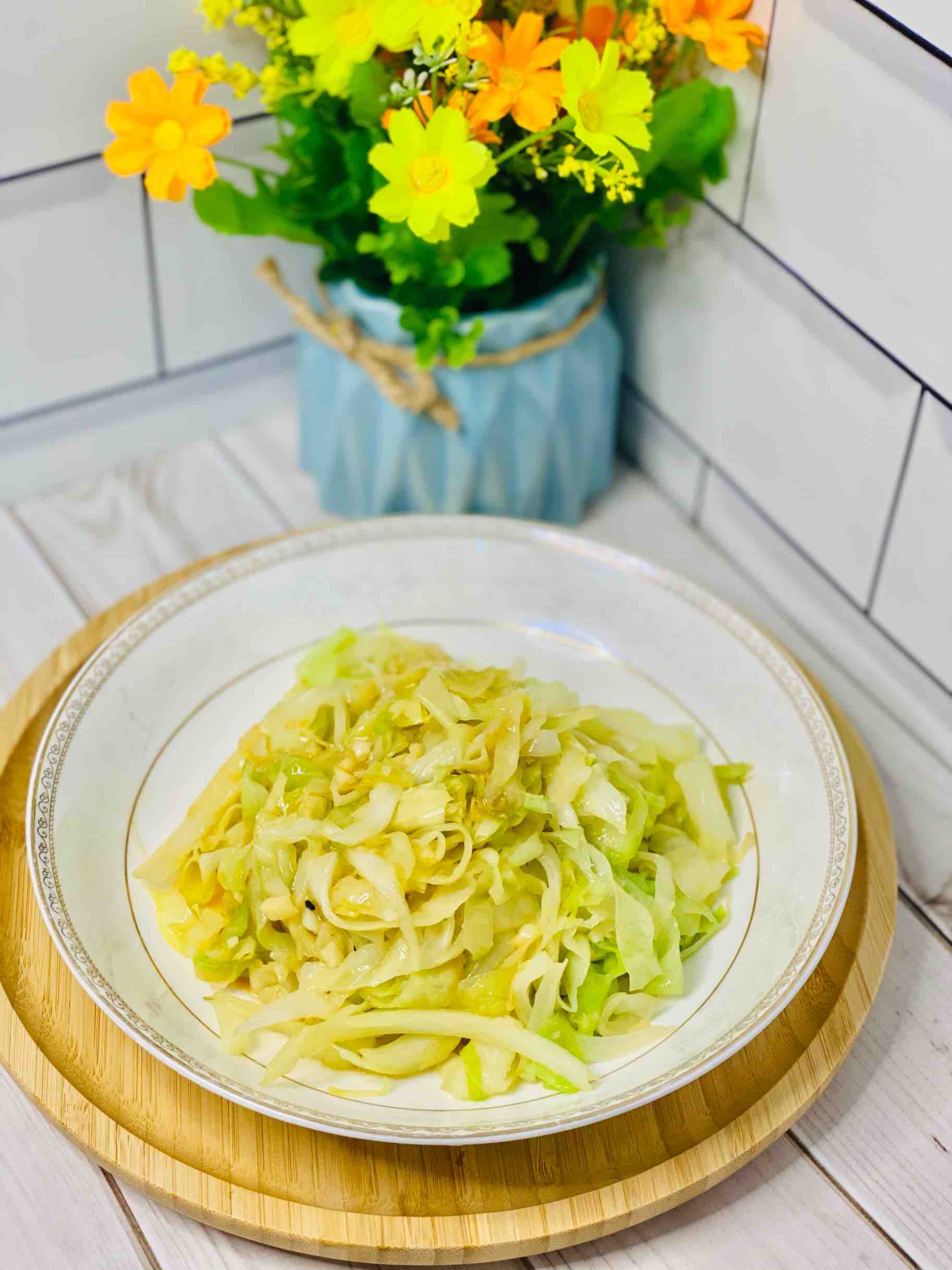 快手家常菜，素炒包菜，加點它，味道特別鮮的做法-家常味炒菜譜