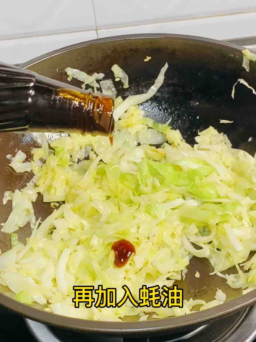 快手家常菜，素炒包菜，加點它，味道特別鮮的做法-家常味炒菜譜