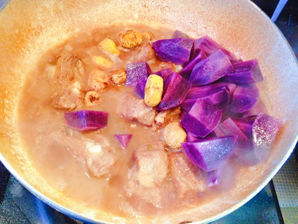 板栗土豆燒排骨的做法-家常味燒菜譜