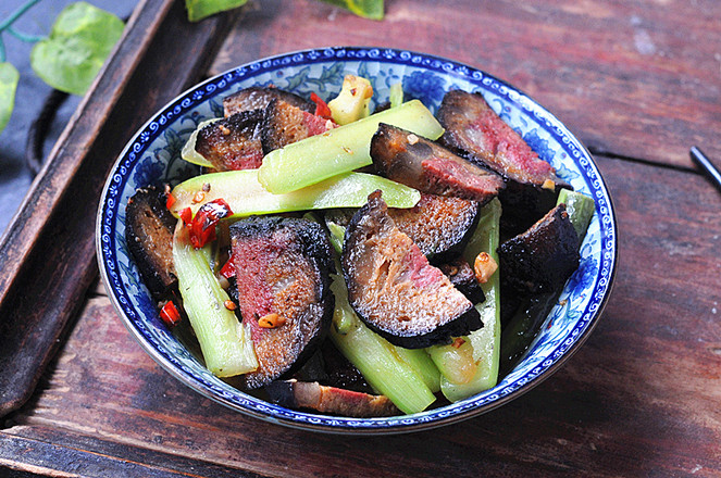 紅菜薹炒豬血丸子的做法-咸鮮味炒菜譜