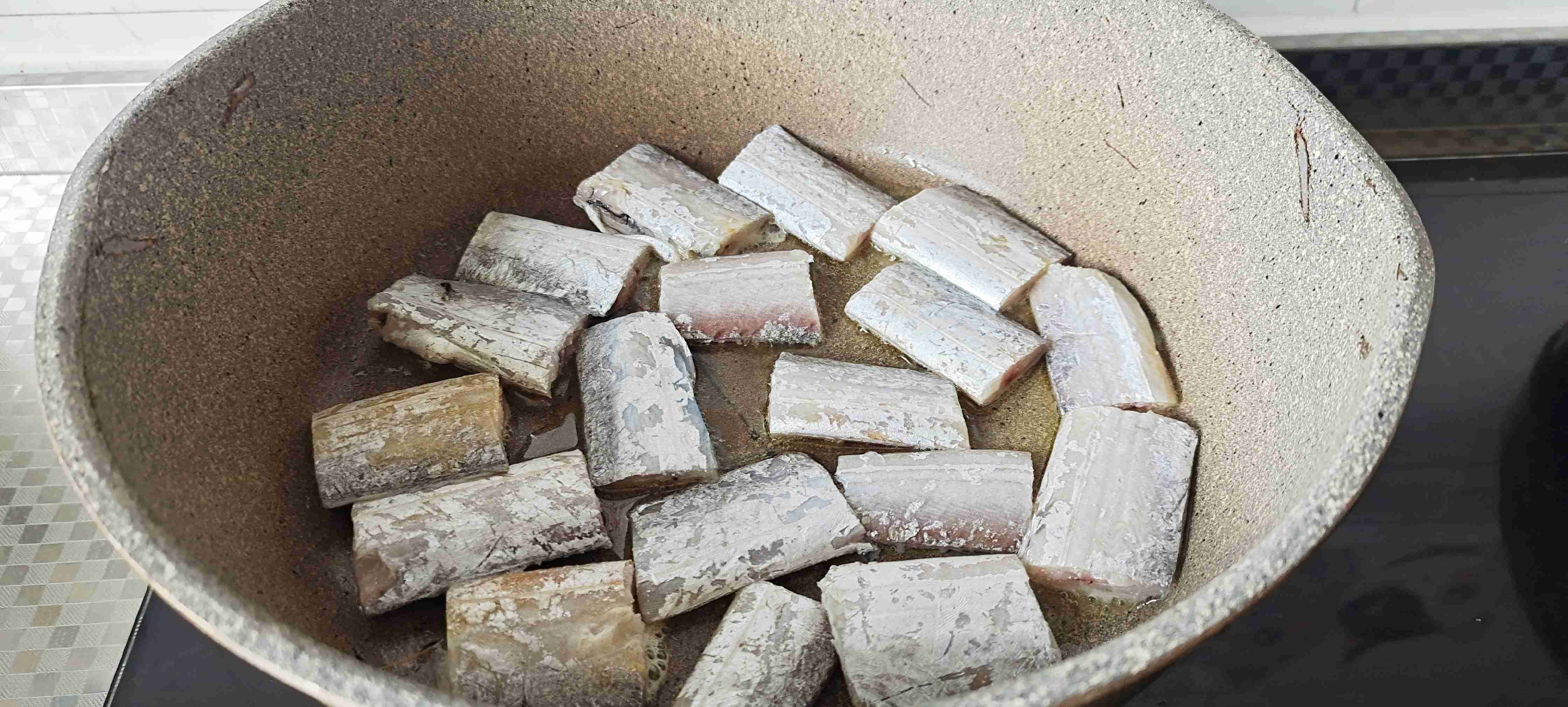 帶魚好吃的經典做法…糖醋帶魚的做法-酸甜味燒菜譜