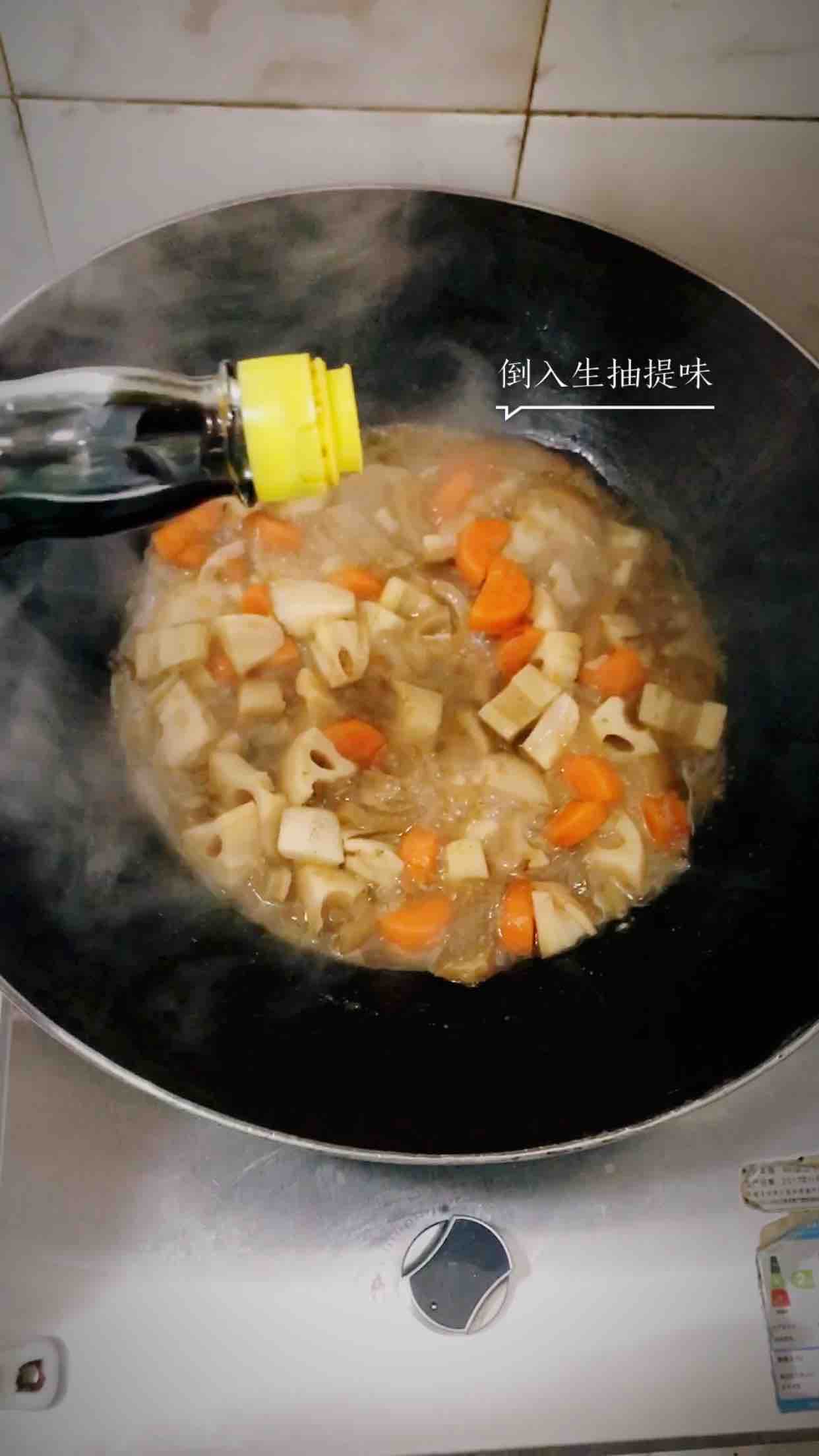 蓮藕燜豬肉皮的做法-家常味燉菜譜