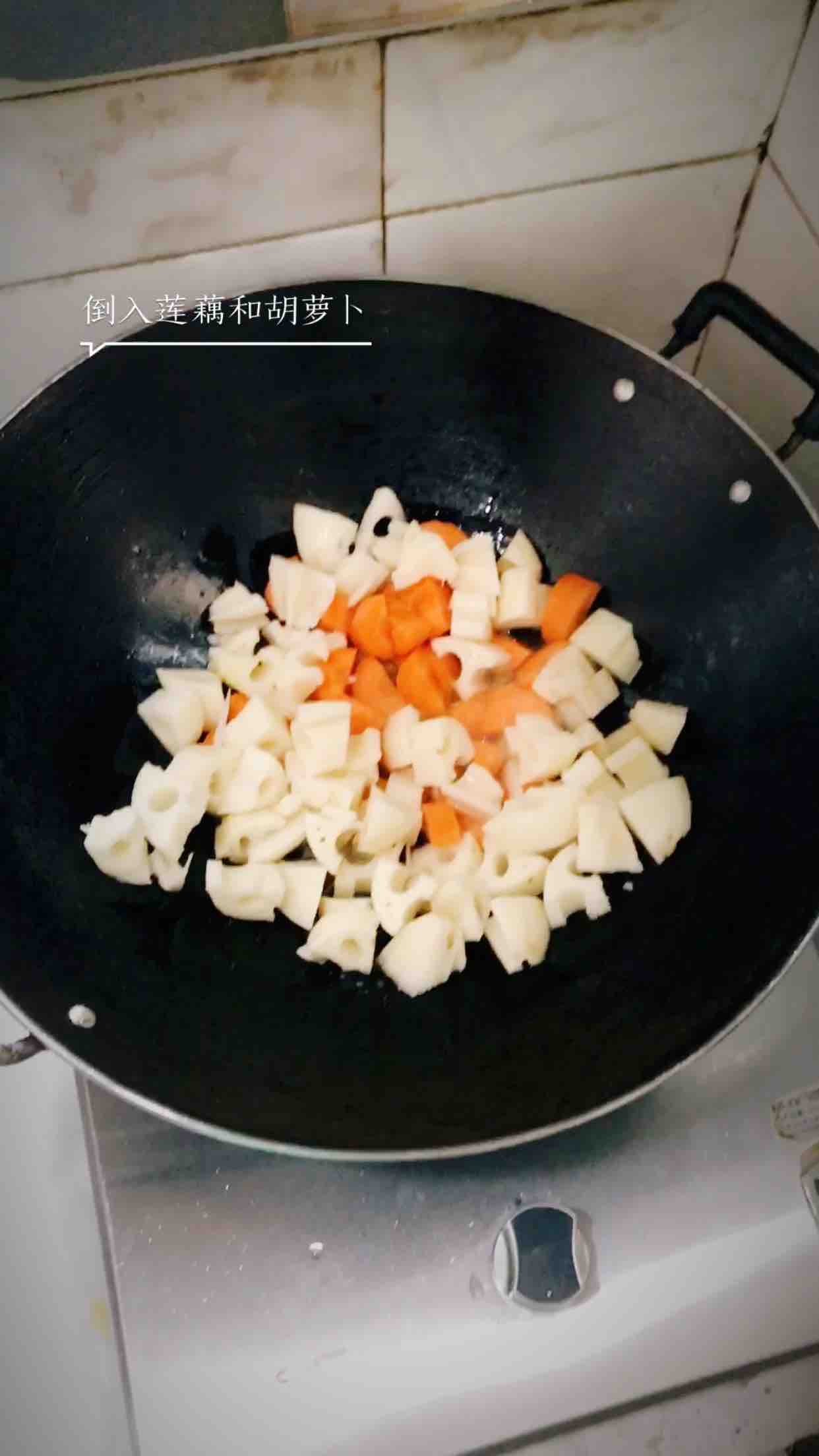 蓮藕燜豬肉皮的做法-家常味燉菜譜