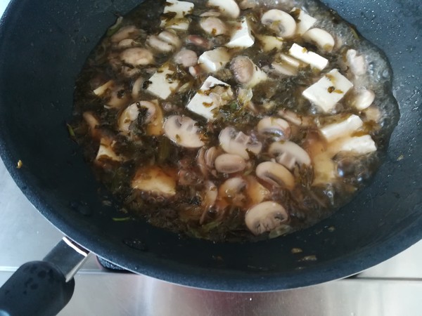 口蘑雪菜燉豆腐的做法-家常味炒菜譜