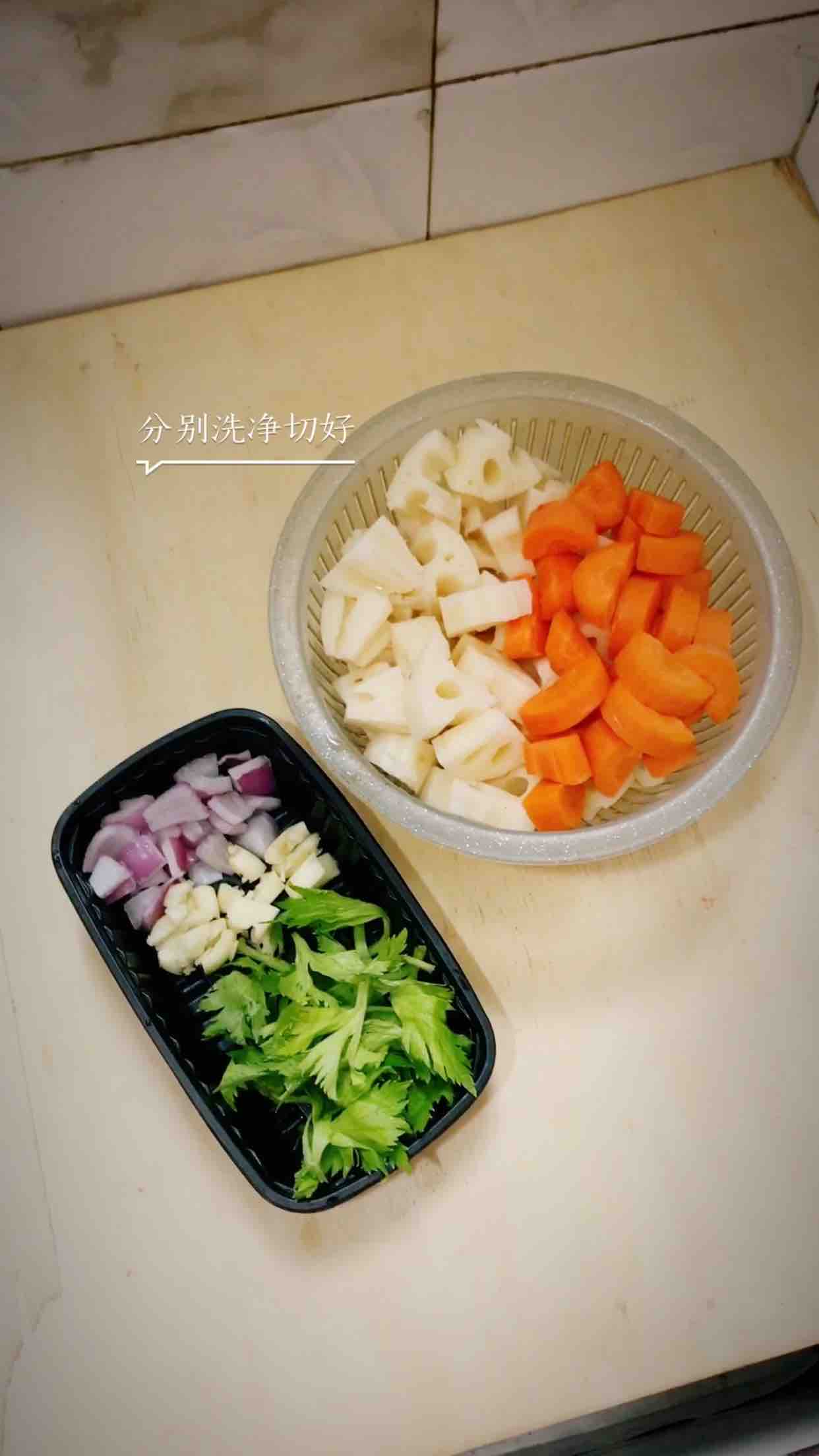 蓮藕燜豬肉皮的做法-家常味燉菜譜