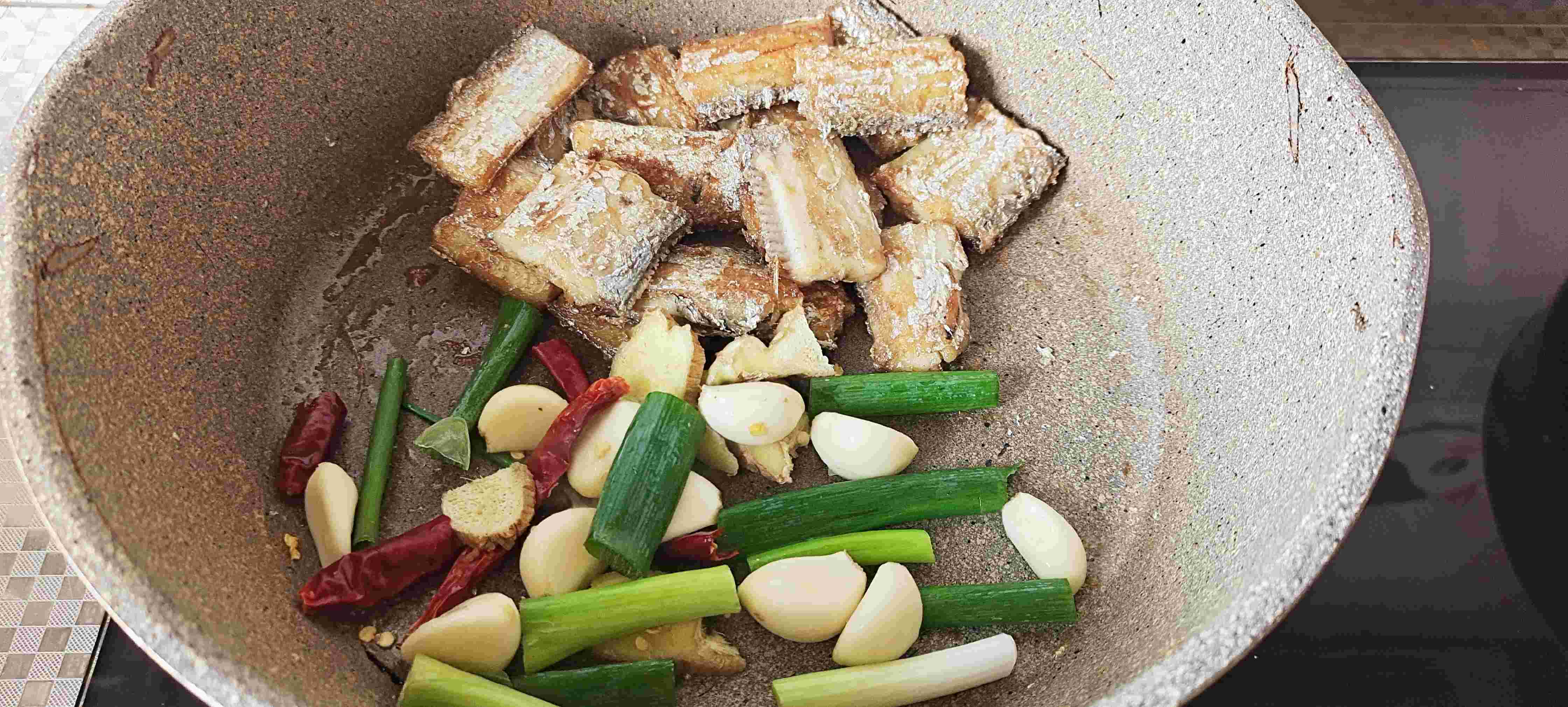 帶魚好吃的經典做法…糖醋帶魚的做法-酸甜味燒菜譜