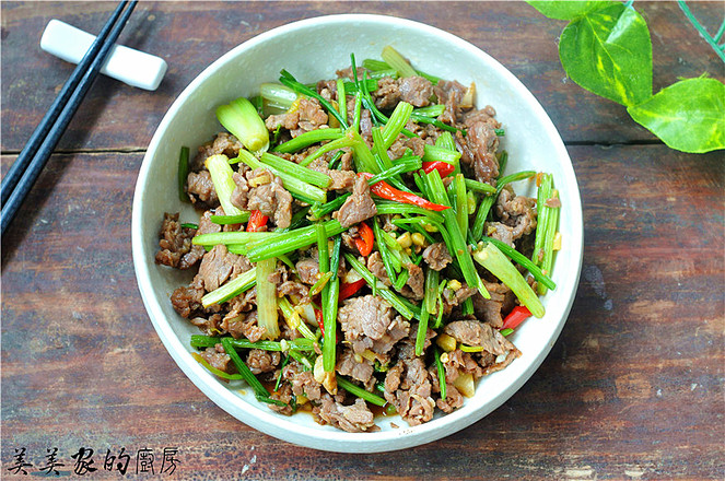 芹菜炒牛肉的做法-香辣味炒菜譜