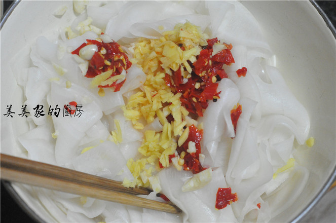 爽脆蘿卜片的做法-香辣味拌菜譜