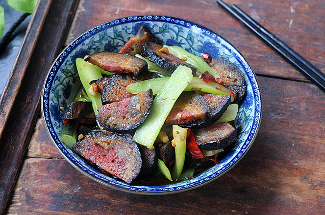 紅菜薹炒豬血丸子的做法-咸鮮味炒菜譜