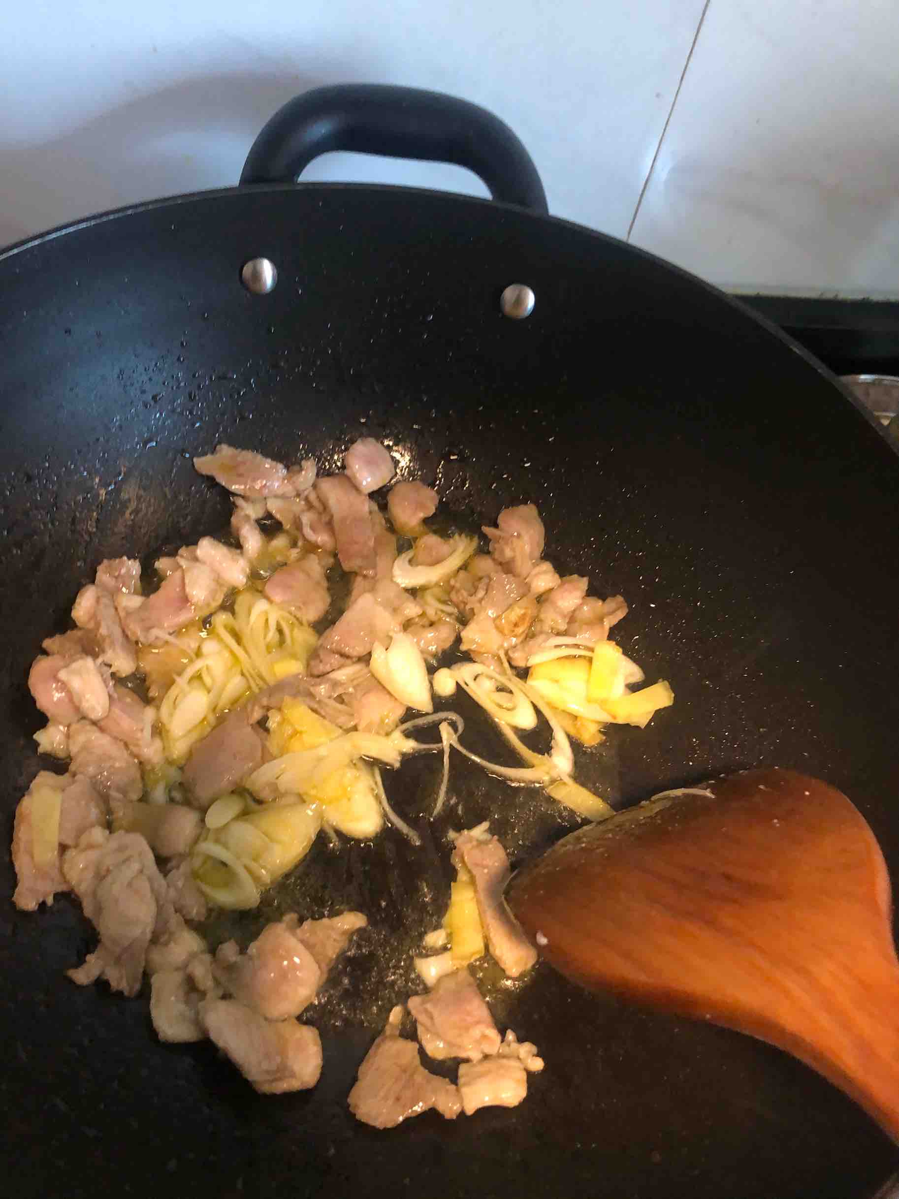 茭白炒肉片的做法-咸鮮味炒菜譜