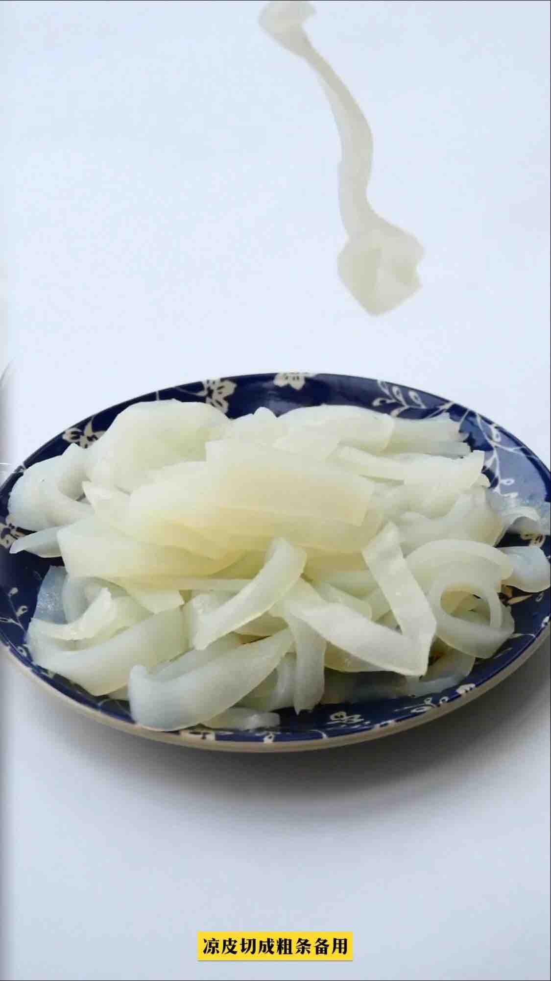 時蔬拌涼皮的做法-香辣味拌菜譜