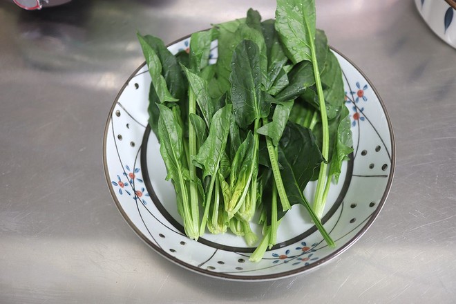 煎蛋菠菜湯面的做法-家常味煮菜譜