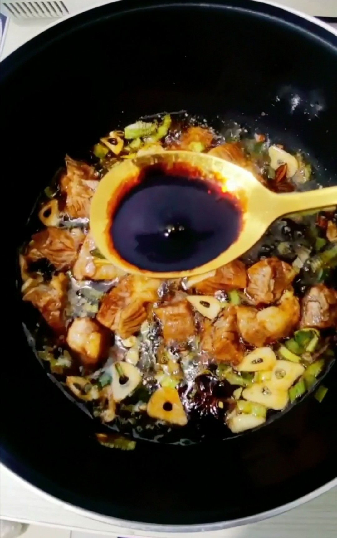 牛腩燉土豆的做法-咸鮮味燉菜譜