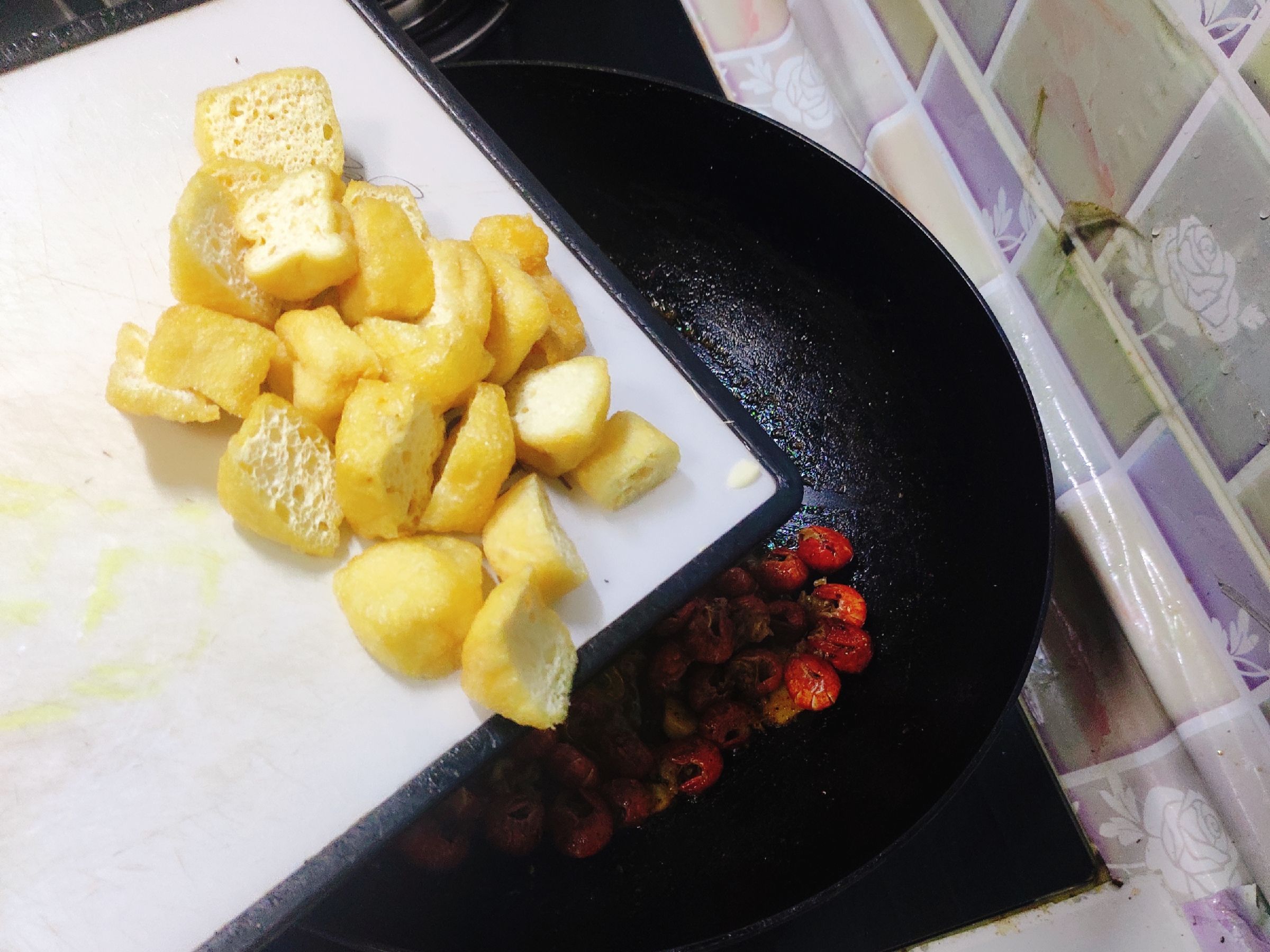 麻辣龍蝦尾的做法-麻辣味炒菜譜