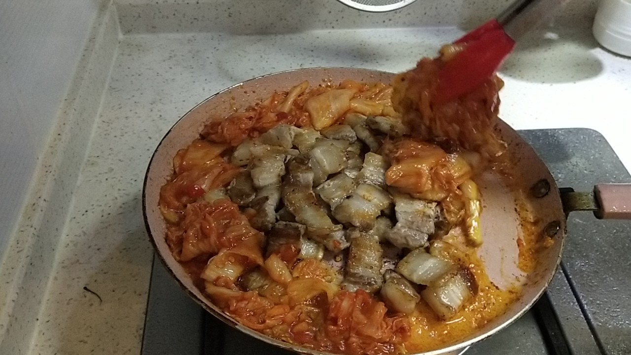 喜歡韓料一定要試的辣白菜五花肉的做法-家常味煎菜譜