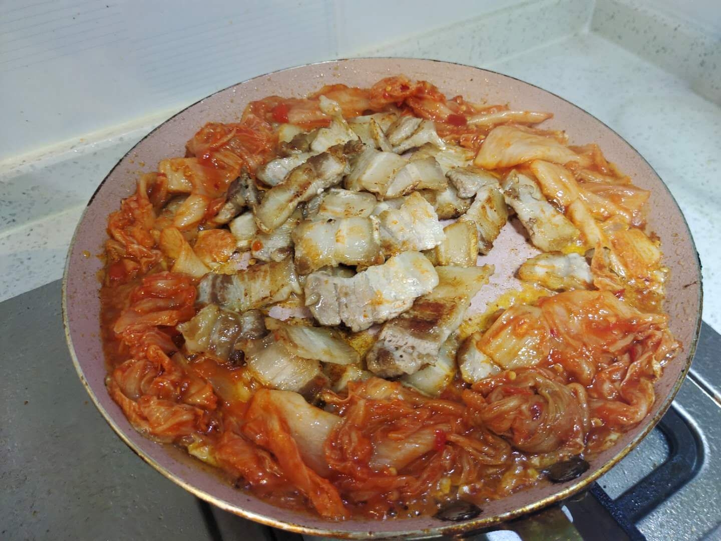 喜歡韓料一定要試的辣白菜五花肉的做法-家常味煎菜譜