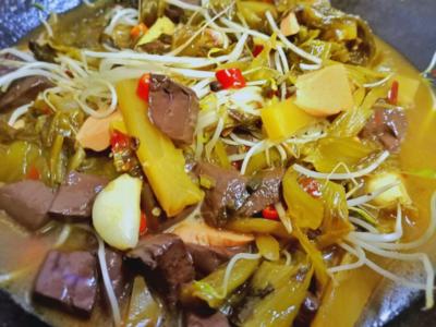 超下飯的酸菜燒鴨血的做法-酸辣味燒菜譜