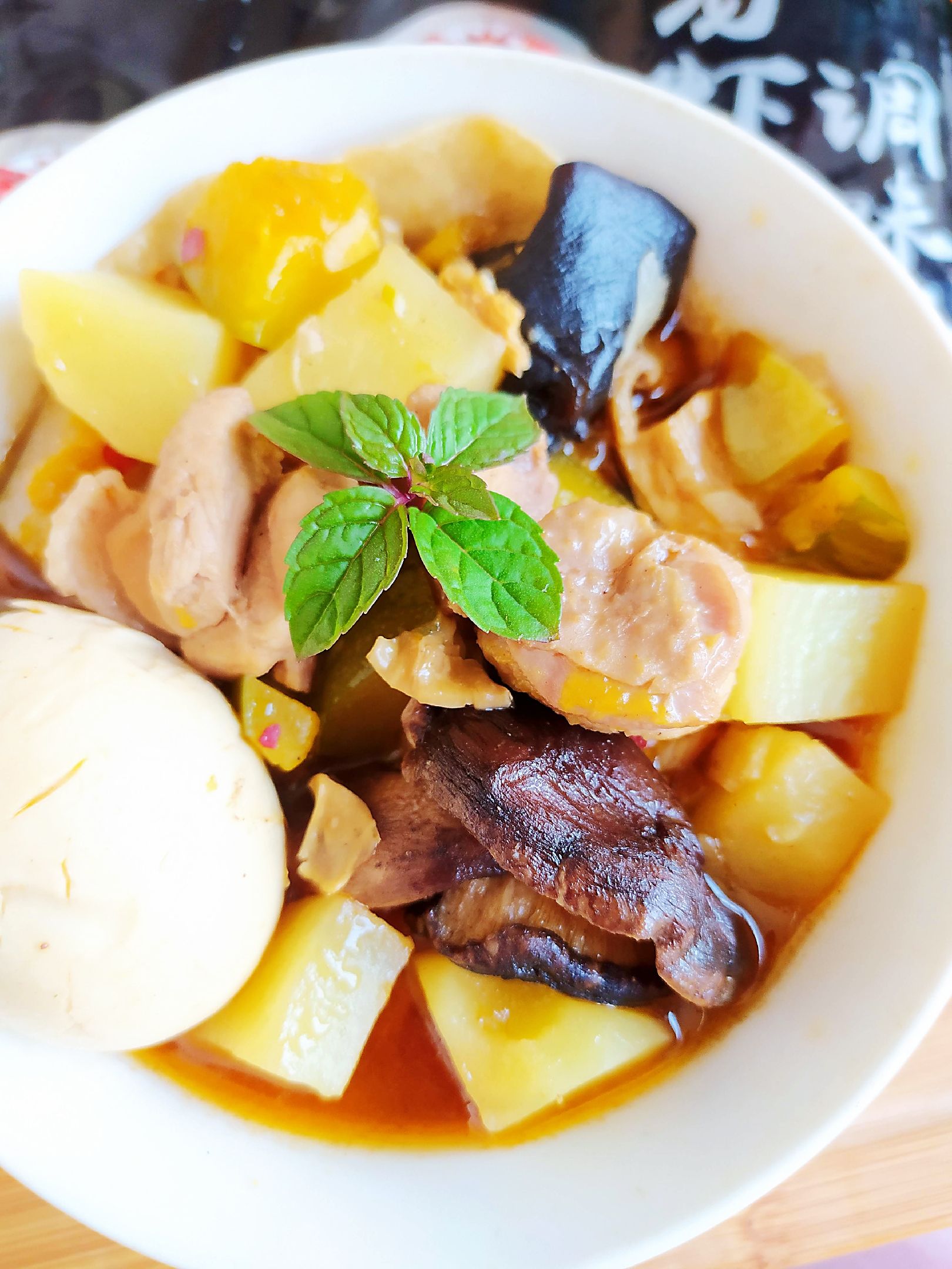 秋收菜肴～南瓜土豆燉雞的做法-香辣味燉菜譜