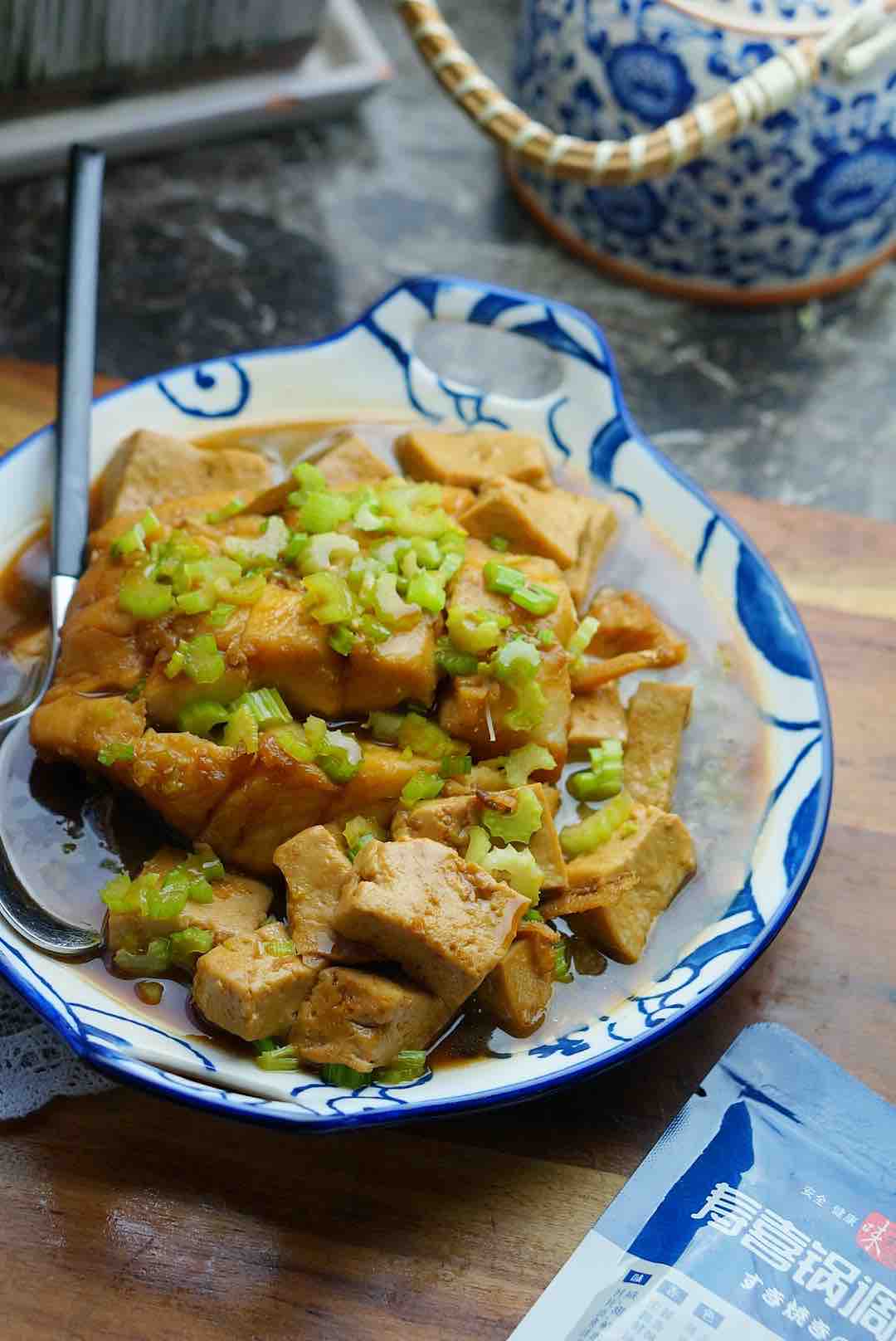 豆腐燜青魚的做法-家常味燒菜譜