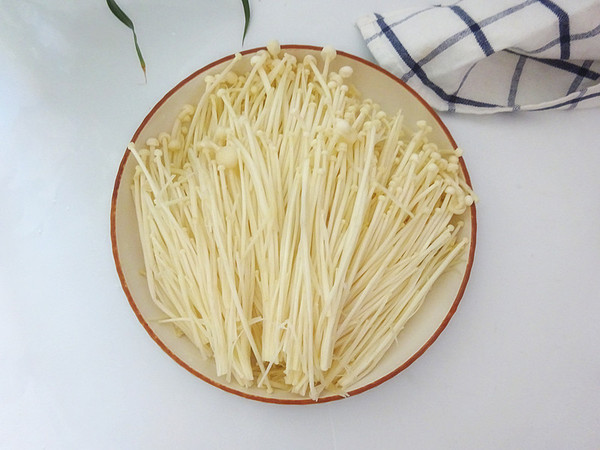 蒸蒜蓉金針菇的做法-蒜香味蒸菜譜