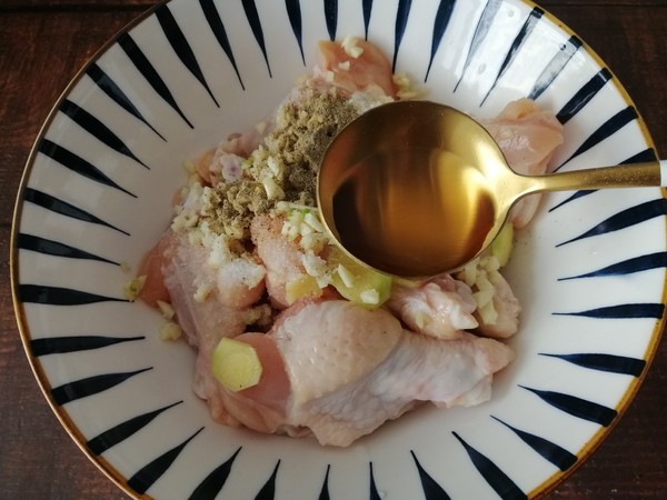 吮指雞翅根的做法-家常味炒菜譜