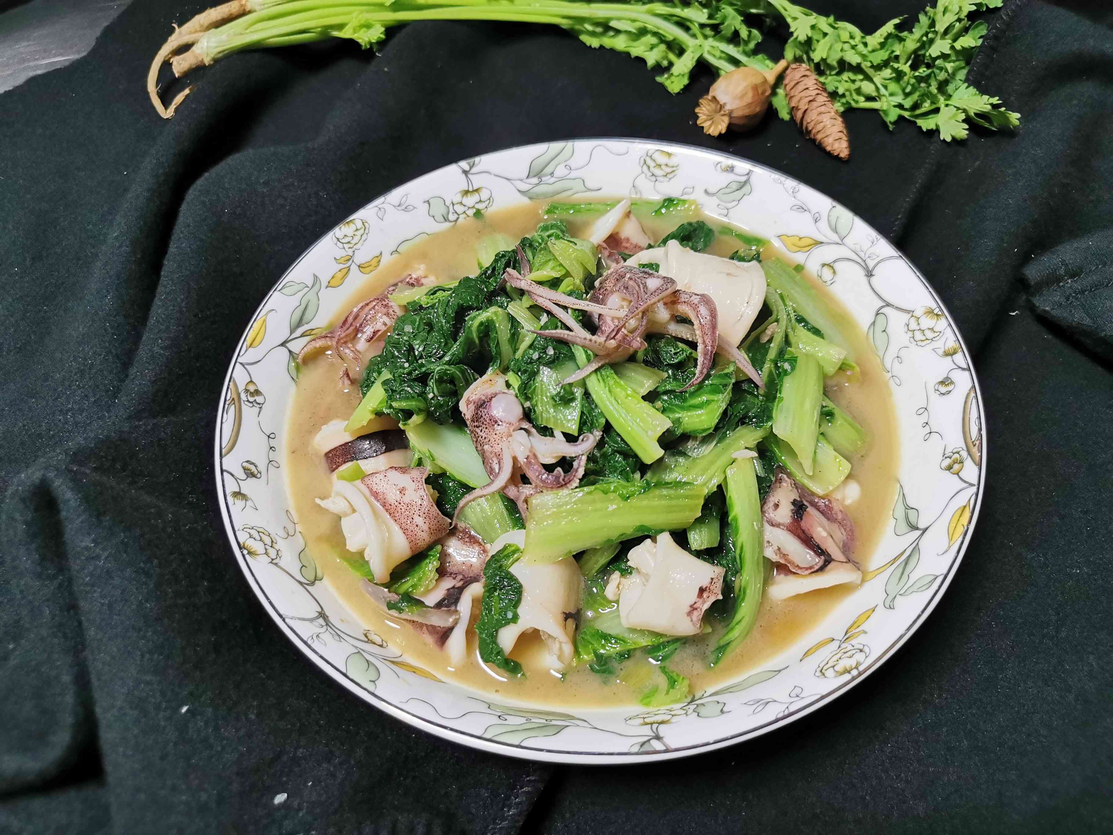 小白菜燒筆管魚的做法-家常味炒菜譜