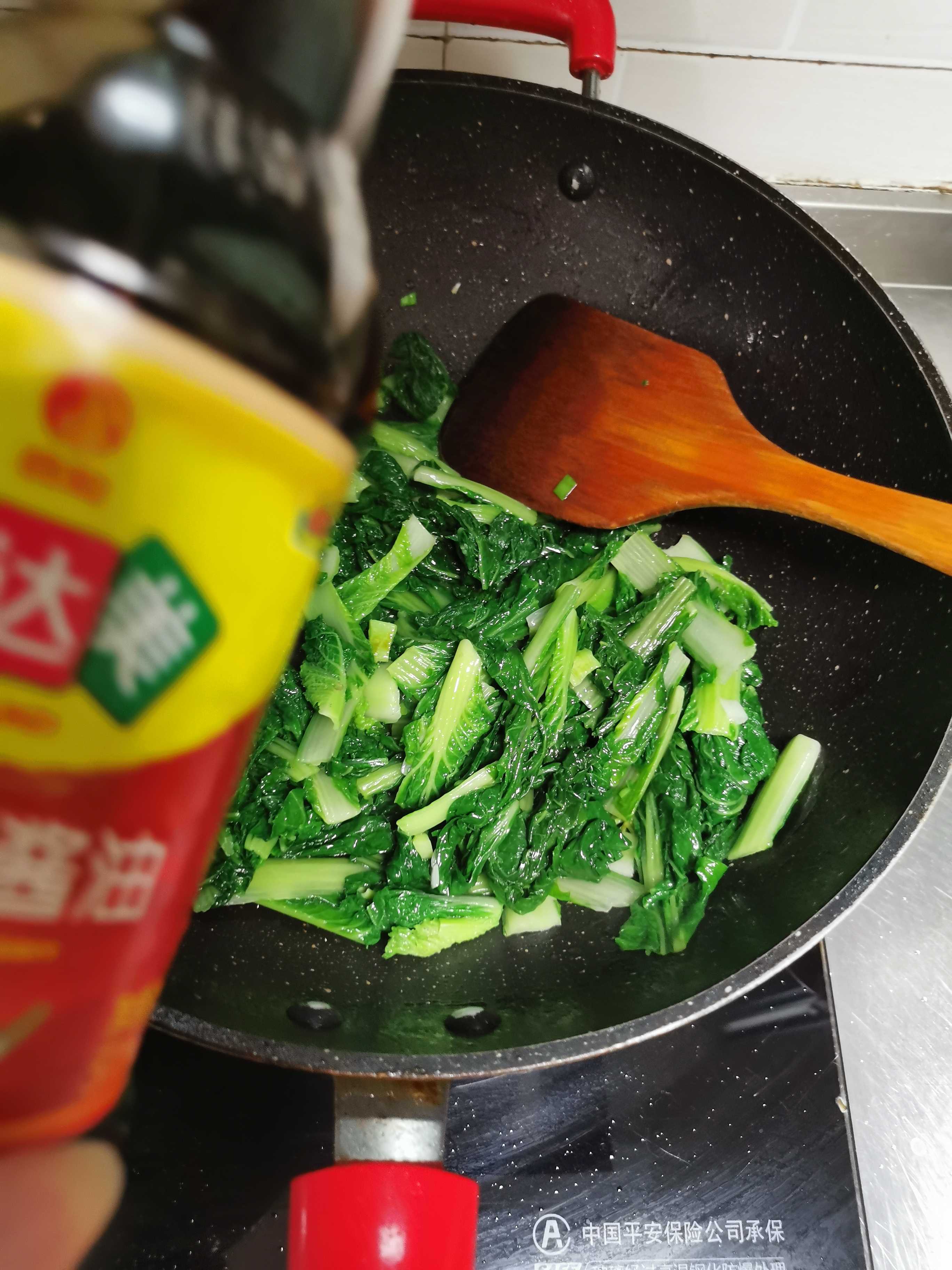 小白菜燒筆管魚的做法-家常味炒菜譜