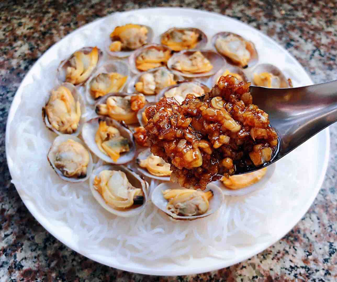 蒜蓉粉絲蒸花蛤的做法-蒜香味蒸菜譜