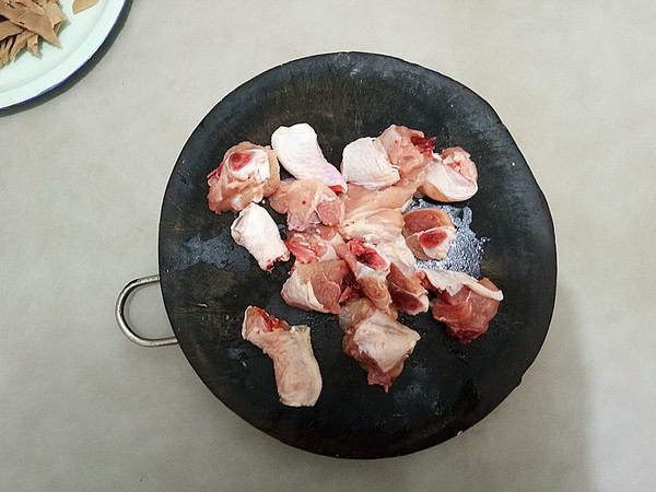 筍干燜雞塊的做法-咸鮮味燒菜譜