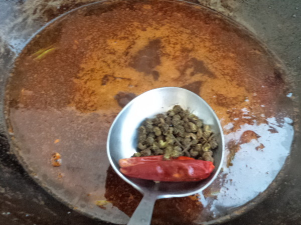 豆腐燒鯽魚的做法-咸鮮味燒菜譜