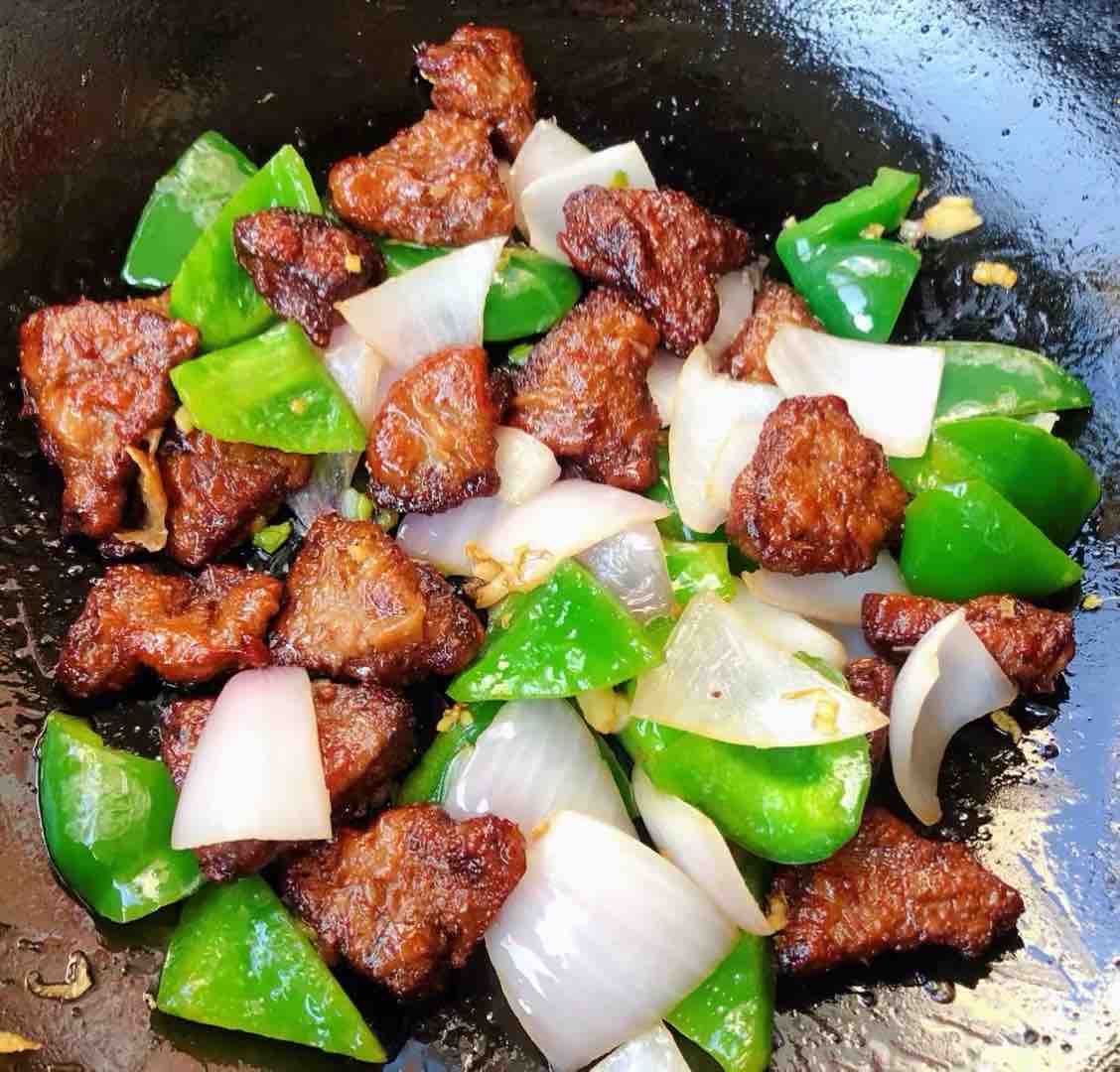 青椒洋蔥炒豬肝的做法-家常味炒菜譜