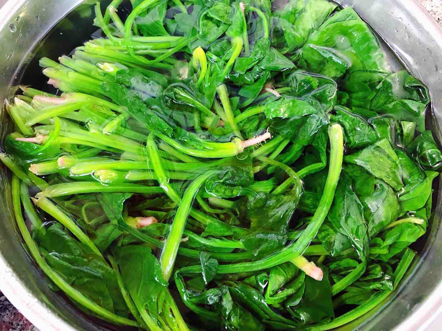 菠菜木耳炒雞蛋的做法-家常味炒菜譜