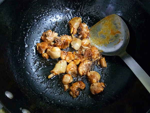 筍干燜雞塊的做法-咸鮮味燒菜譜