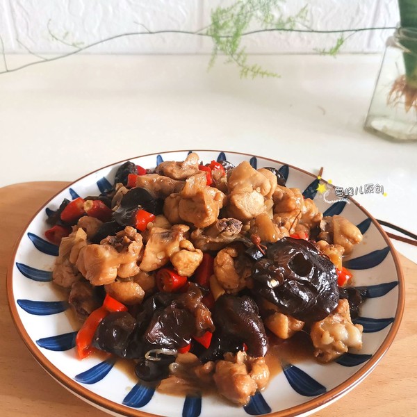 木耳炒雞的做法-咸鮮味炒菜譜