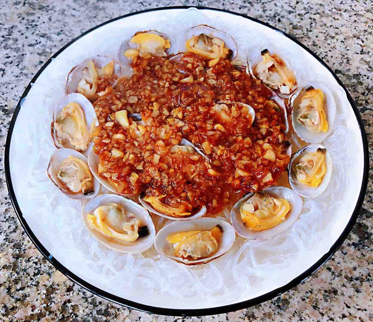 蒜蓉粉絲蒸花蛤的做法-蒜香味蒸菜譜