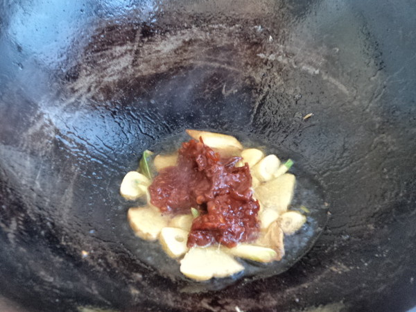 豆腐燒鯽魚的做法-咸鮮味燒菜譜