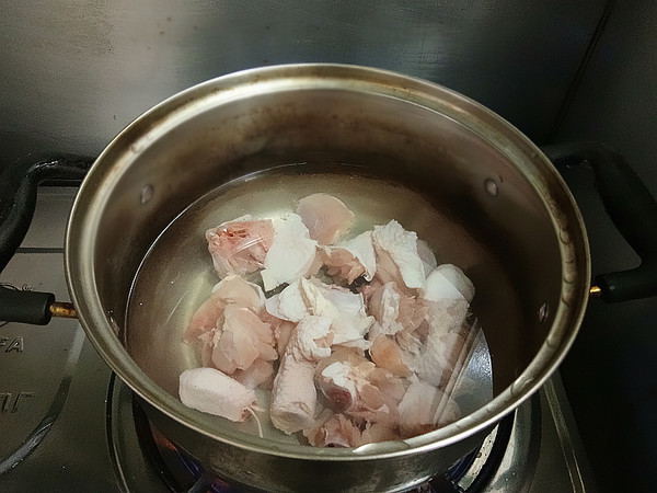 筍干燜雞塊的做法-咸鮮味燒菜譜