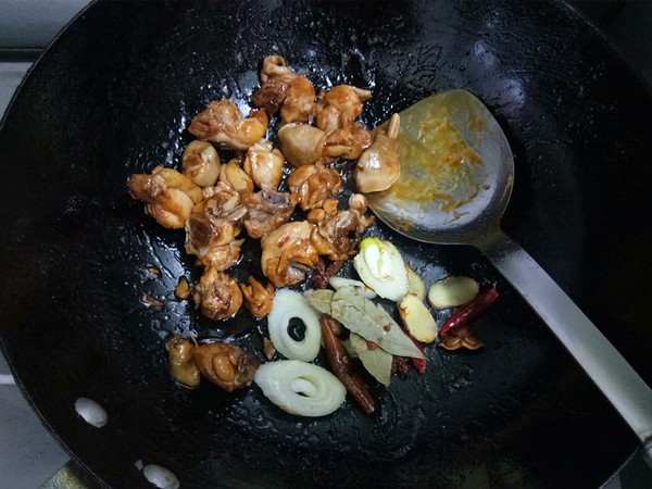 筍干燜雞塊的做法-咸鮮味燒菜譜