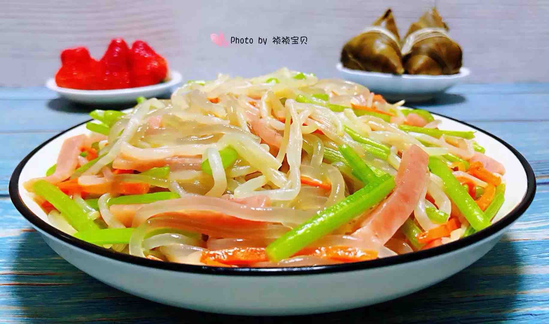 豆芽茼蒿火腿炒粉條的做法-家常味炒菜譜