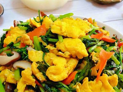 茼蒿炒雞蛋香菇胡蘿卜的作法-家常味炒菜譜