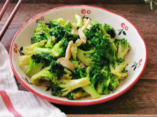 蒜香西蘭花的做法-家常味炒菜譜