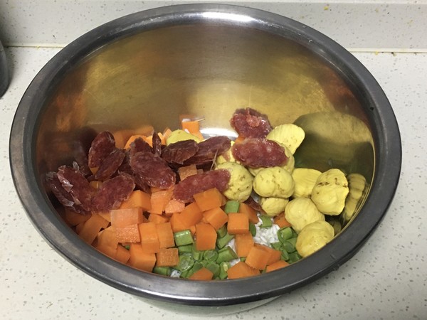 香腸板栗蒸飯的做法-家常味蒸菜譜