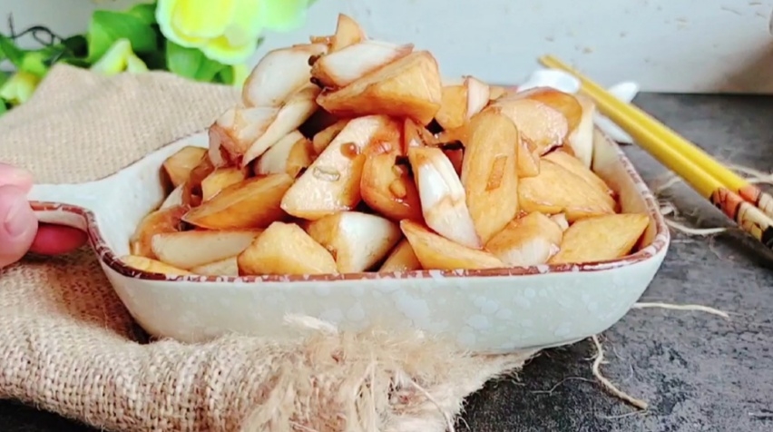 秋冬補虛健體…油燜茭白的做法-咸鮮味燜菜譜