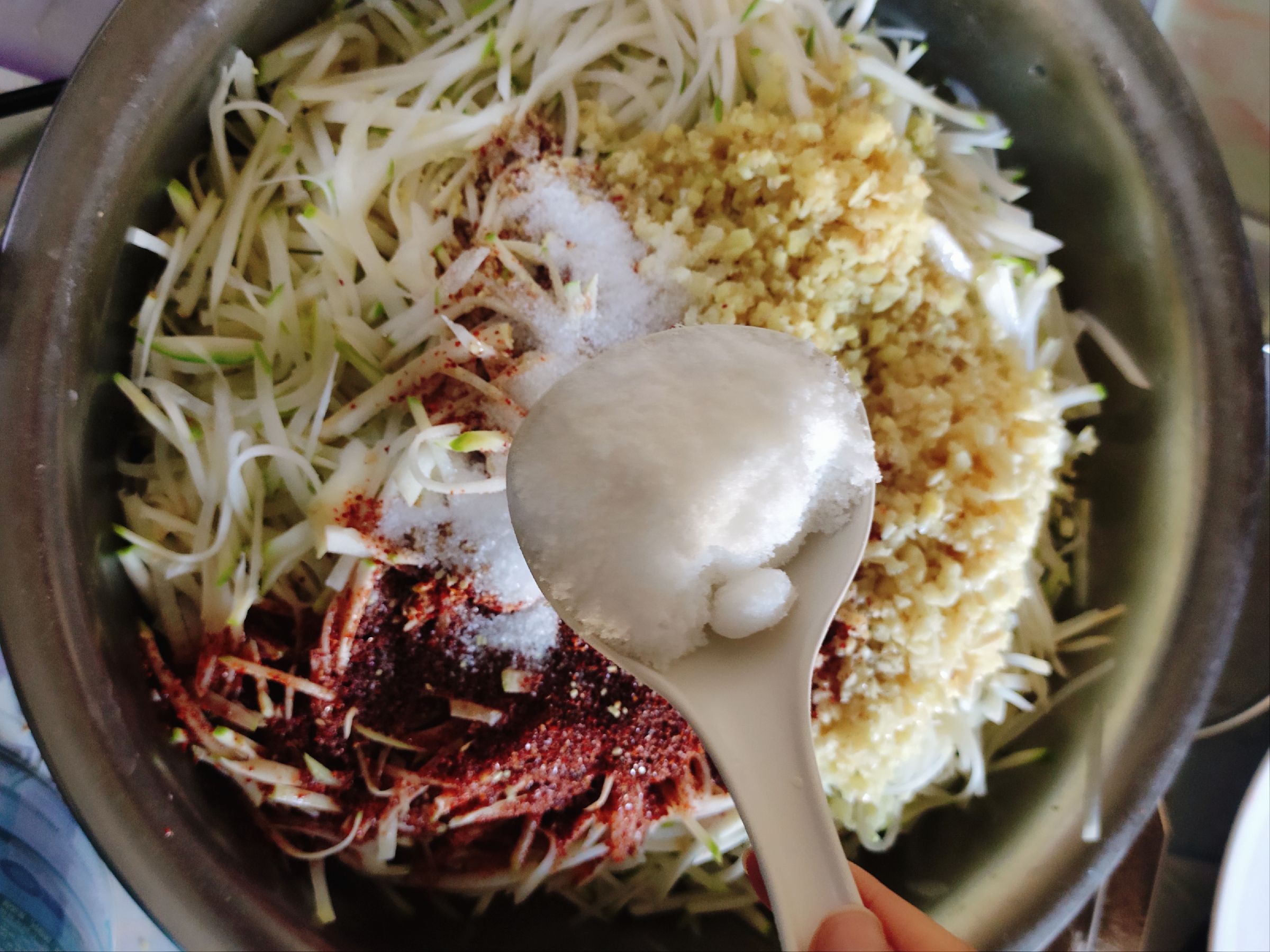 涼拌芥菜絲的做法-香辣味拌菜譜